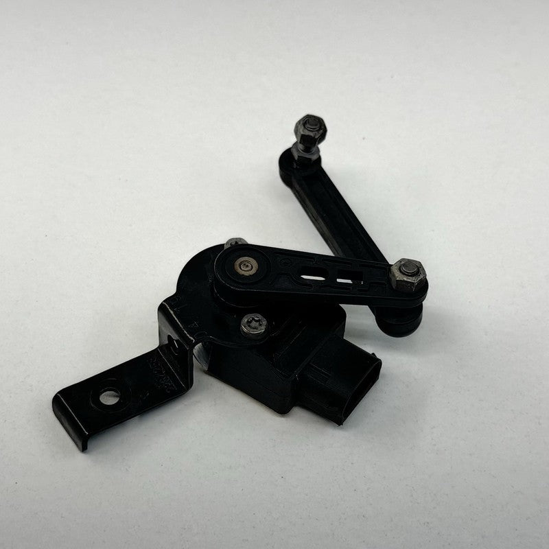 6 870 000 / 6870000 BMW M2 M3 M4 F80 F82 F83 F87 Left Rear Suspension Headlight Level Sensor OEM