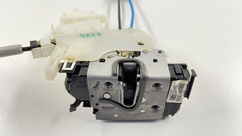 2047302435 / A2047302435 / A 204 730 24 35 2435 10-13 MERCEDES BENZ W212 E CLASS RIGHT REAR DOOR LATCH LOCK ACTUATOR OEM