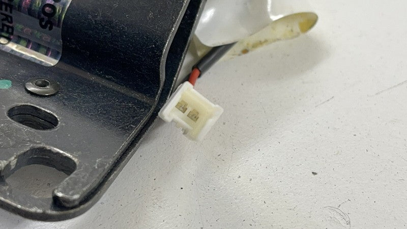 9224644A 15-17 MCLAREN 650S SPIDER RIGHT FRONT UPPER CONVERTIBLE TOP LATCH LOCK OEM