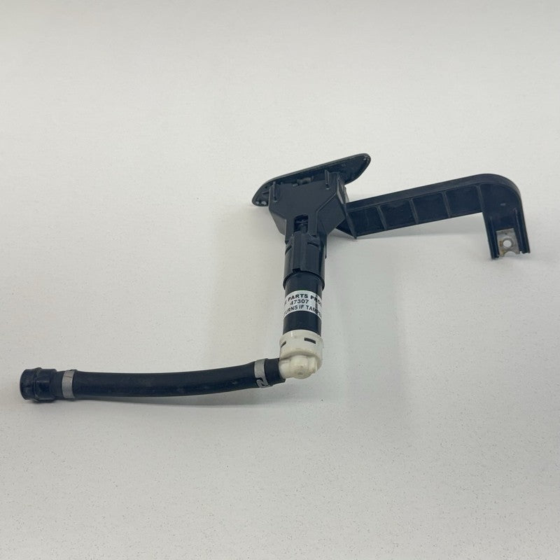 85207-53050 / 85207 53050 / 8520753050 08-14 Lexus IS F Right Front Headlight Head Light Lamp Washer 85207-53050 OEM