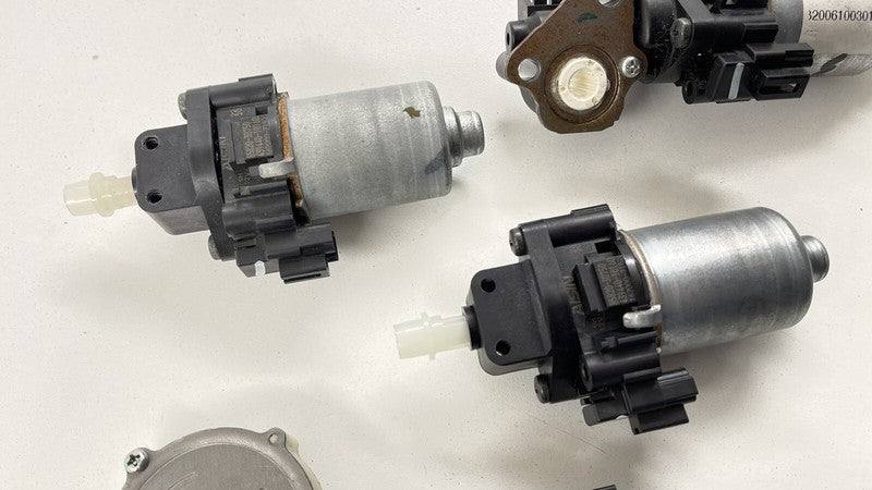 439440-10160 / 439440 10160 / 43944010160 07-12 LEXUS LS460 PASSENGER RIGHT FRONT SEAT ADJUSTMENT ADJUST MOTOR SET OEM