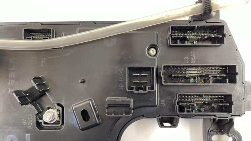 1078673-00-H / 1078673 00 H / 107867300H 17-23 TESLA MODEL 3 DRIVER LEFT FRONT VOLTAGE BODY CONTROL MODULE 107867300H OE