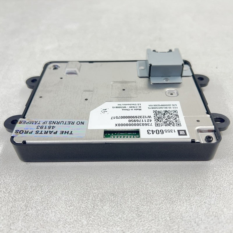 13556043 / 1355 6043 22-24 CADILLAC CT5 V BLACKWING CENTER CONSOLE WIRELESS PHONE CHARGER W/ PAD OEM