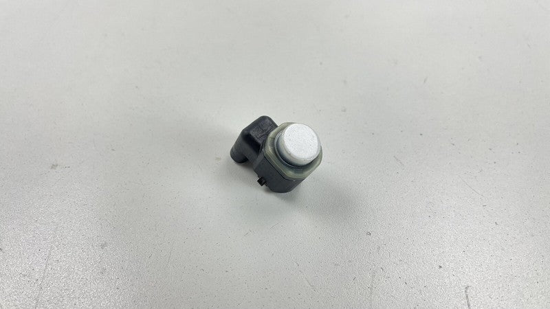 9 173 106 09-15 BMW 7 SERIES F01 F02 REAR BUMPER PARKING SENSOR DISTANCE WHITE 9173106 OEM