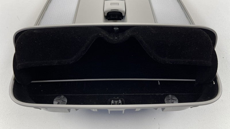 2168205226 / A2168205226 / A 216 820 52 26 5226 07-09 MERCEDES BENZ W221 S550 FRONT OVERHEAD CONSOLE READING LIGHT DOME 