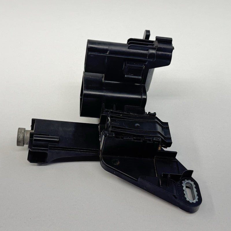 9 356 159 / 9356159 BMW F80 F82 F87 F30 F32 F36 Rear Battery Fuse Relay Junction Box 9356159 OEM