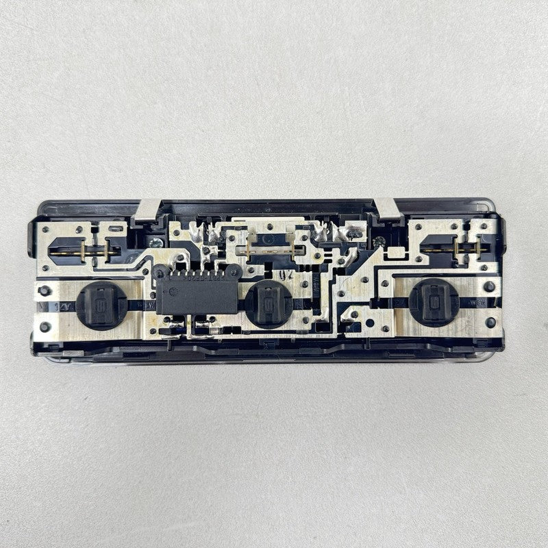 6 962 055 / 6962055 06-10 BMW M6 E63 E64 Overhead Console Dome Reading Light Lamp Switch 6962055 OEM