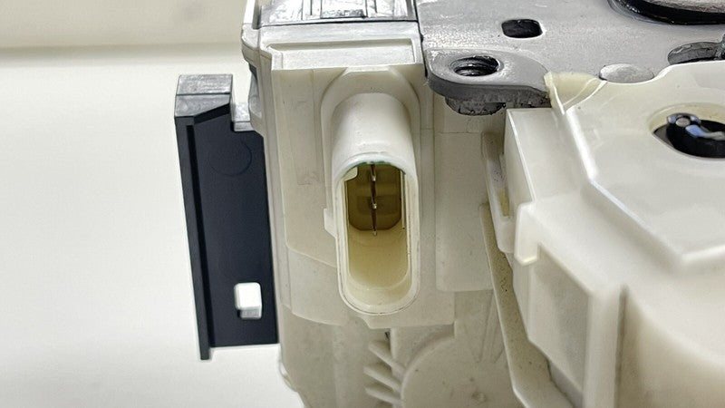 2047302435 / A2047302435 / A 204 730 24 35 2435 10-13 MERCEDES BENZ W212 E CLASS RIGHT REAR DOOR LATCH LOCK ACTUATOR OEM