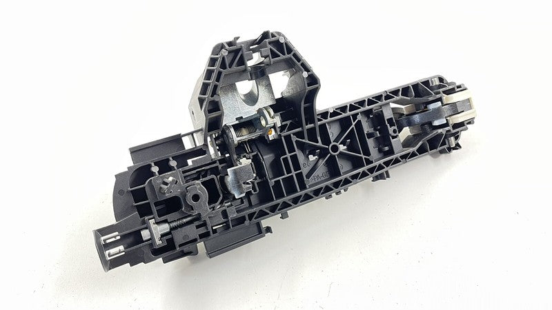 2047601634 / A2047601634 / A 204 760 16 34 1634 08-14 MERCEDES W204 W212 C E CLASS RIGHT FRONT OR REAR DOOR HANDLE WHITE