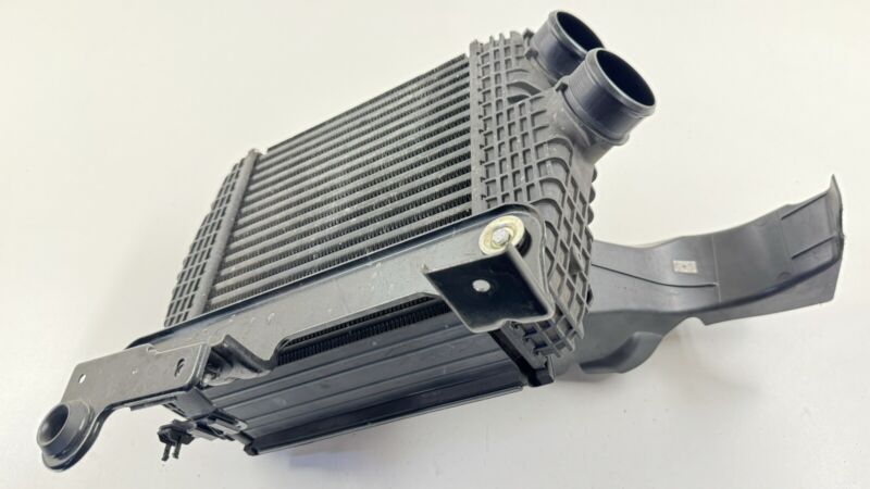 670038774 18-23 MASERATI GHIBLI PASSENGER RIGHT TURBO INTERCOOLER W/ DUCT 670039351 OEM