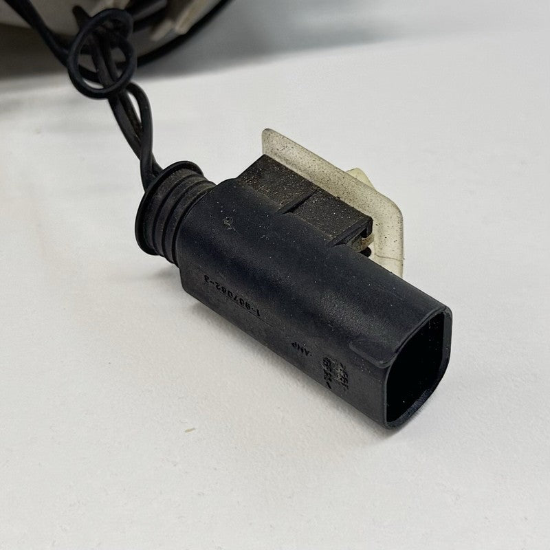 7 841 122 / 7841122 06-10 BMW M6 E63 E64 Right Rear Lower Bumper Tail Light Lamp 7841122 OEM