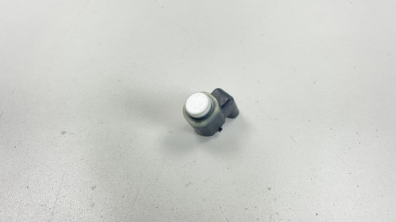 9 173 106 09-15 BMW 7 SERIES F01 F02 REAR BUMPER PARKING SENSOR DISTANCE WHITE 9173106 OEM