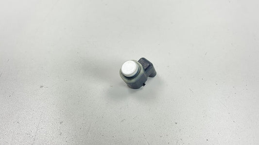 9 173 106 09-15 BMW 7 SERIES F01 F02 REAR BUMPER PARKING SENSOR DISTANCE WHITE 9173106 OEM