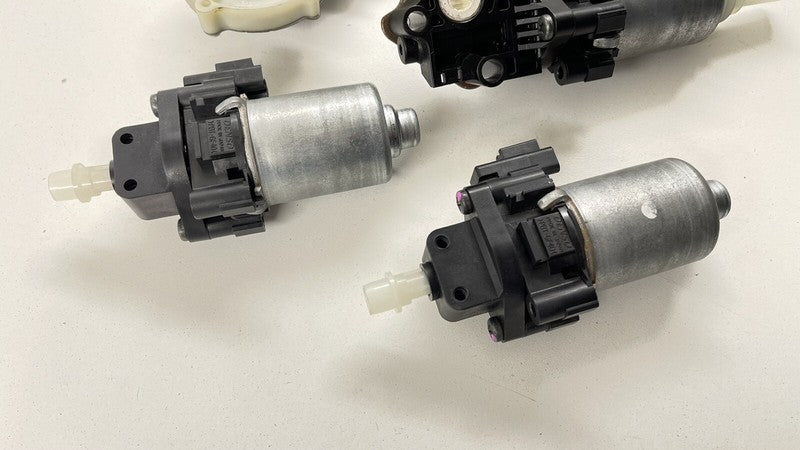 439440-10160 / 439440 10160 / 43944010160 07-12 LEXUS LS460 PASSENGER RIGHT FRONT SEAT ADJUSTMENT ADJUST MOTOR SET OEM