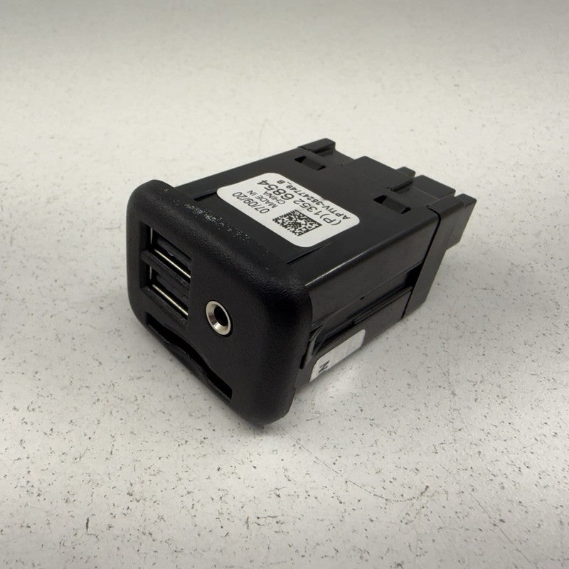 2021 Chevrolet Camaro ZL1 Center Console USB Port Auxiliary Jack 13526
