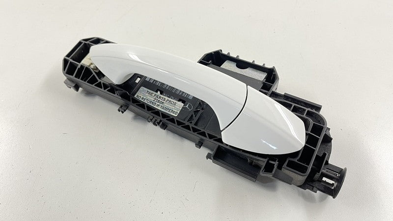 2047601634 / A2047601634 / A 204 760 16 34 1634 08-14 MERCEDES W204 W212 C E CLASS RIGHT FRONT OR REAR DOOR HANDLE WHITE