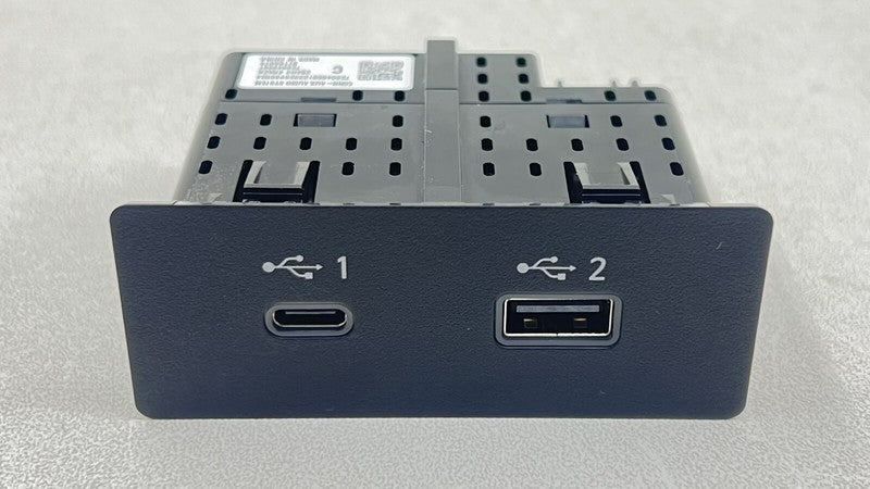 284H3-6RA2A / 284H3 6RA2A / 284H36RA2A 22-25 NISSAN Z DUAL INPUT USB AND TYPE C CHARGING PORT 284H3-6RA2A OEM