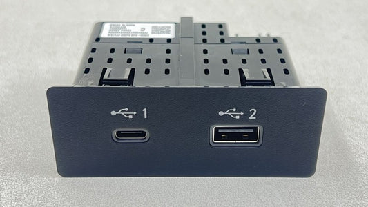 284H3-6RA2A / 284H3 6RA2A / 284H36RA2A 22-25 NISSAN Z DUAL INPUT USB AND TYPE C CHARGING PORT 284H3-6RA2A OEM