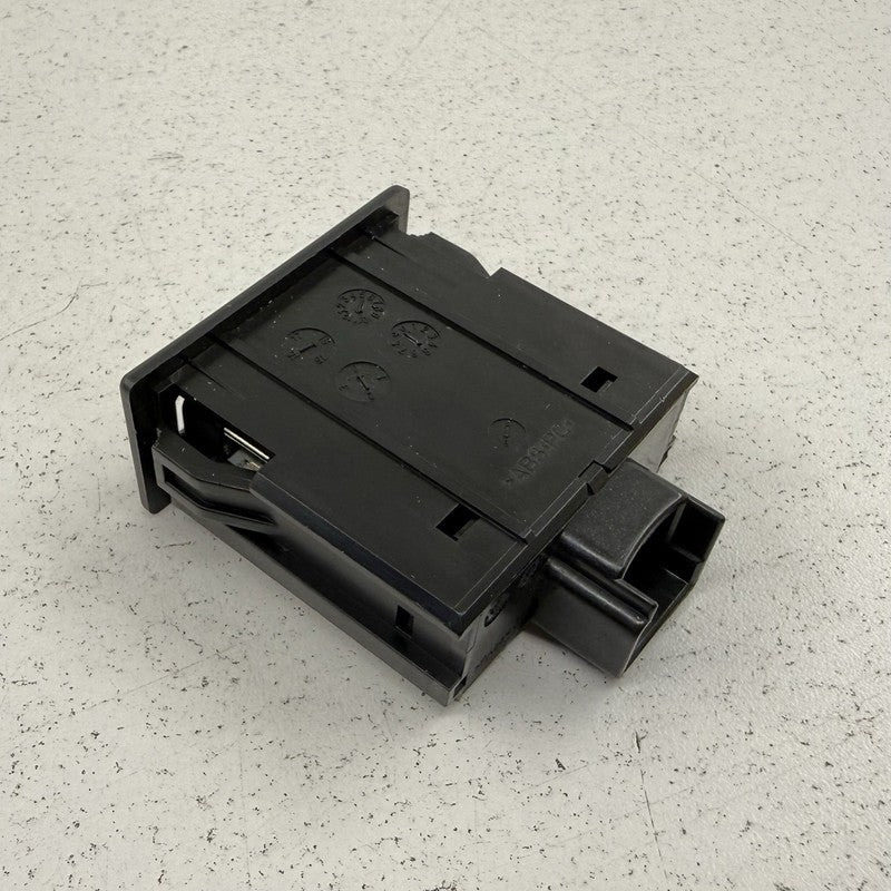 15-23 Dodge Charger Rear Center Console Dual USB Port Charge Port 6825