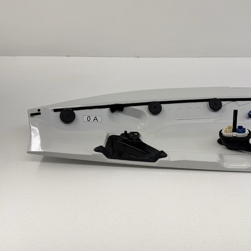 82819-48280 / 82819 48280 / 8281948280 08-13 Toyota Highlander Rear Tailgate Spoiler Wing W/ Third Brake Light OEM