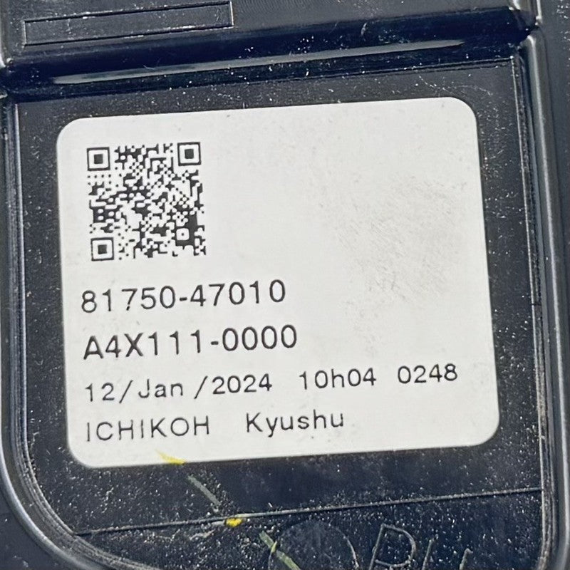 81750-47010 / 81750 47010 / 8175047010 23-25 Toyota Prius Right Rear Bumper Side Reflector Marker 81750-47010 OEM