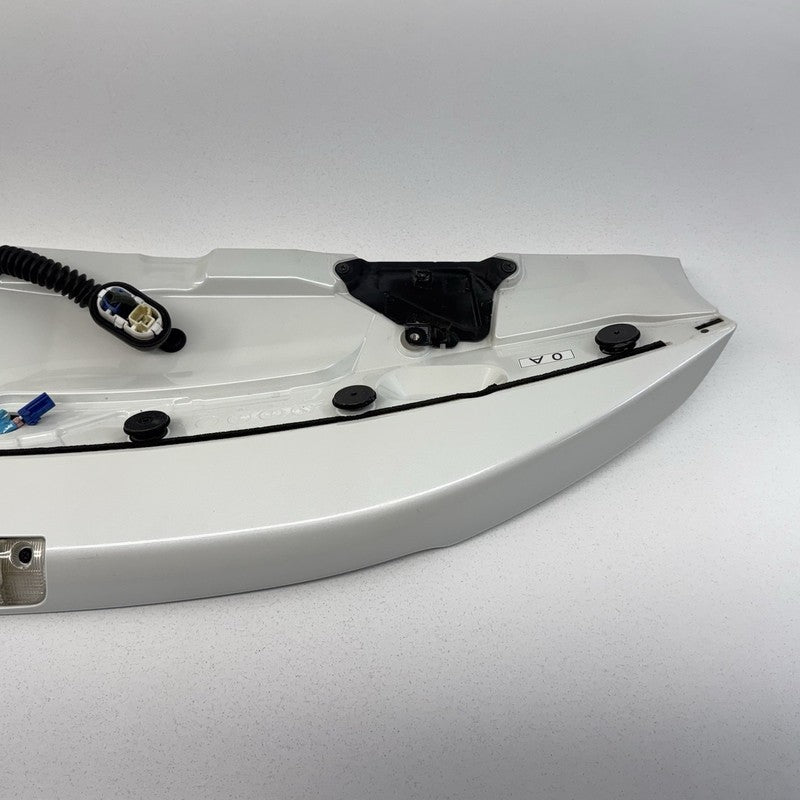 82819-48280 / 82819 48280 / 8281948280 08-13 Toyota Highlander Rear Tailgate Spoiler Wing W/ Third Brake Light OEM