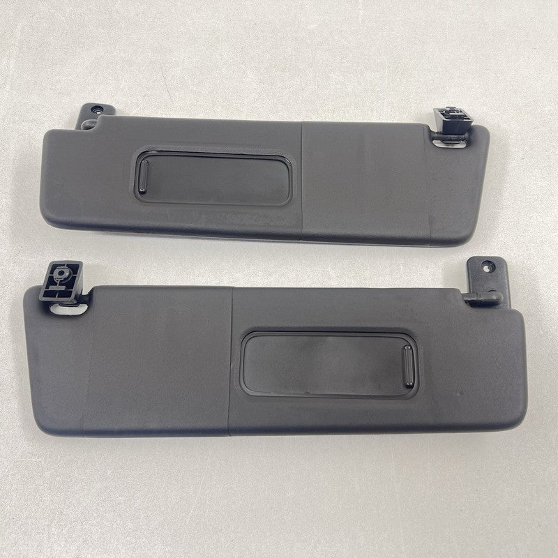 15804773 10-15 CHEVROLET CAMARO SS LEFT AND RIGHT FRONT SUNVISOR SUN VISOR SHADE PAIR OEM