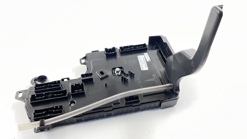 1078673-00-H / 1078673 00 H / 107867300H 17-23 TESLA MODEL 3 DRIVER LEFT FRONT VOLTAGE BODY CONTROL MODULE 107867300H OE
