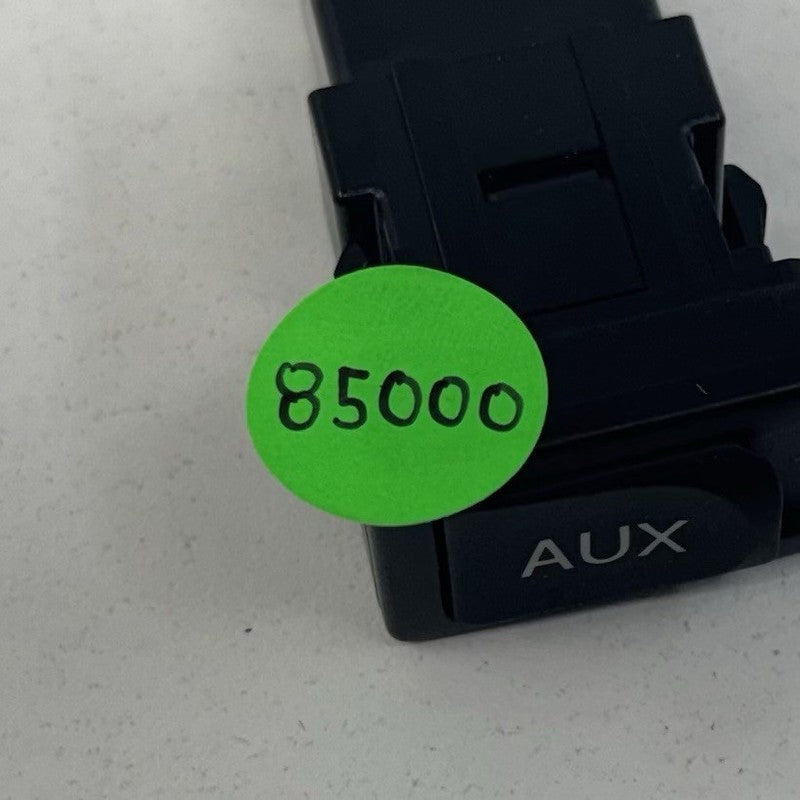 86190-53020 / 86190 53020 / 8619053020 06-08 Lexus IS250 IS350 IS F Auxiliary AUX Jack Input Port 86190-53020 OEM