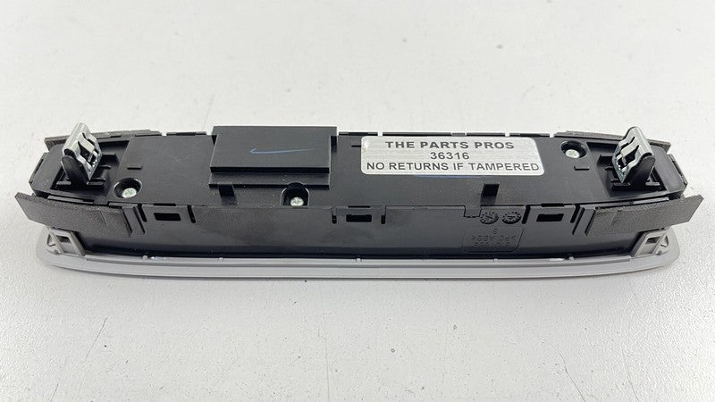 1092575-00-J / 1092575 00 J / 109257500J 20-23 TESLA MODEL Y REAR OVERHEAD CONSOLE READING LIGHT LAMP DOME 109257500J OE