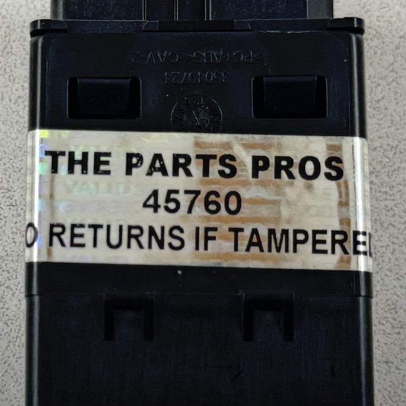 1351 8992 / 13518992 22-24 CADILLAC CT5 V BLACKWING CENTER CONSOLE USB PORT SOCKET 13518992 OEM