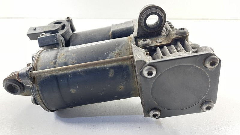 2213200704 / A2213200704 / A 221 320 07 04 0704 07-13 MERCEDES BENZ W221 S550 AIRMATIC AIR SUSPENSION COMPRESSOR PUMP OE