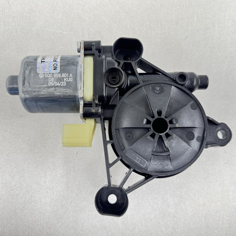 5Q0.959.801.A / 5Q0-959-801-A / 5Q0 959 801 A / 5Q0959801A 22-25 VOLKSWAGEN GOLF R MK8 DRIVER LEFT FRONT DOOR WINDOW REG