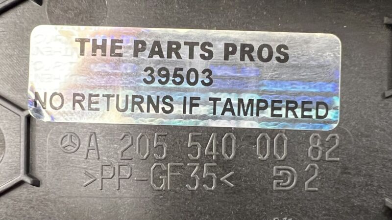 A 205 540 00 82 0082 / A2055400082 / 2055400082 15-18 MERCEDES-BENZ C63S W205 RIGHT REAR ENGINE BAY FUSE RELAY JUNCTION 