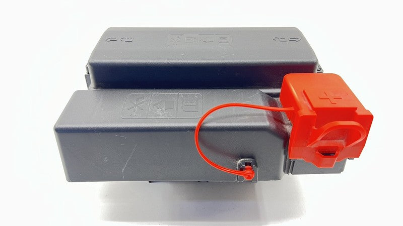 22-24 CADILLAC CT4 V BLACKWING ENGINE BAY FUSE RELAY JUNCTION BOX MODULE OEM