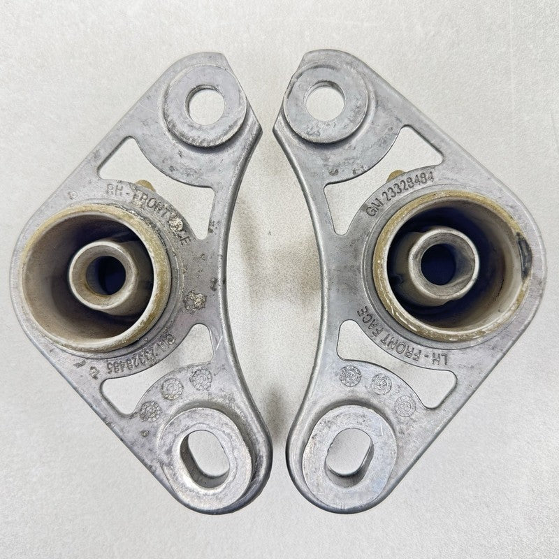 23328484 22-25 CADILLAC CT4 CT5 V BLACKWING REAR EXHAUST MOUNT BRACKET HANGER PAIR OEM