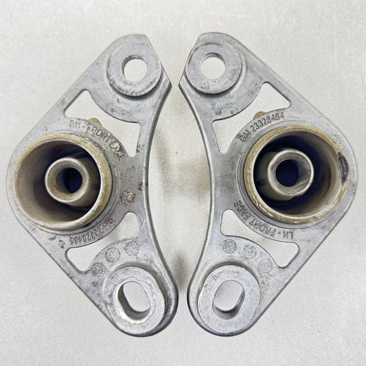 23328484 22-25 CADILLAC CT4 CT5 V BLACKWING REAR EXHAUST MOUNT BRACKET HANGER PAIR OEM