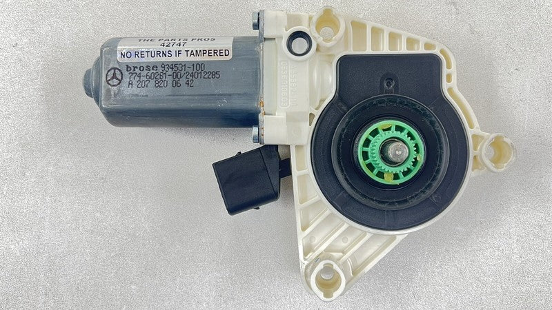 A 207 820 06 42 0642 / A2078200642 / 2078200642 12-18 MERCEDES BENZ CLS550 W218 RIGHT REAR DOOR WINDOW REGULATOR MOTOR O