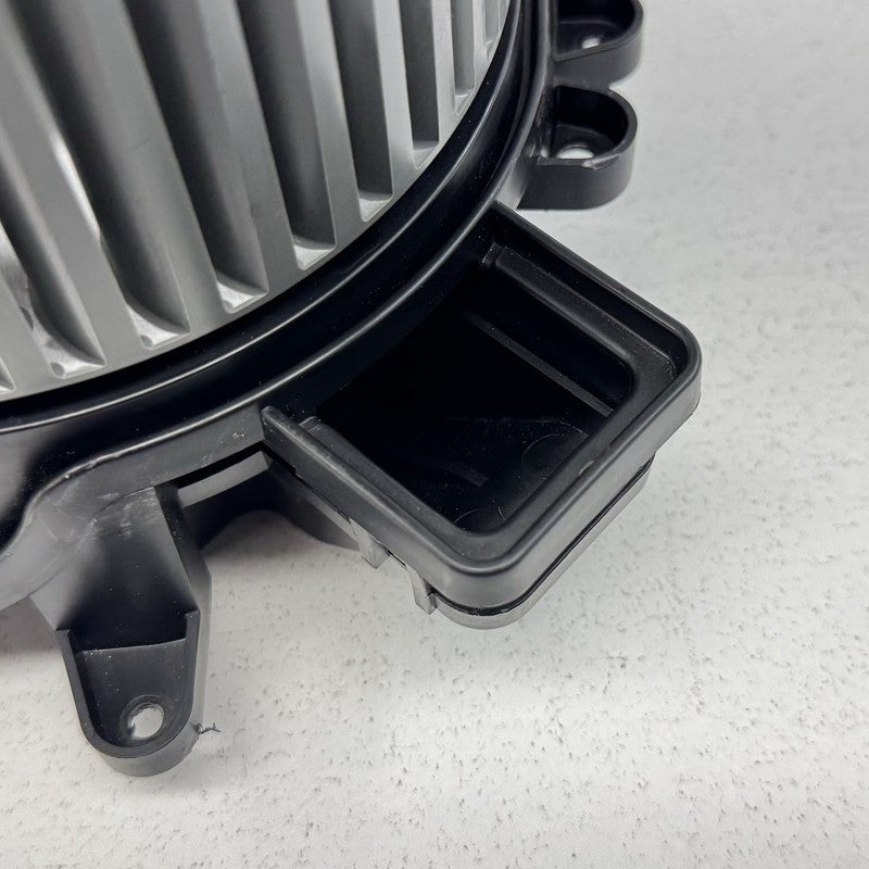 PR3H 19846 AA / PR3H19846AA 24-26 Ford Mustang HVAC AC Air Temperature Fan Blower Motor PR3H19846AA OEM