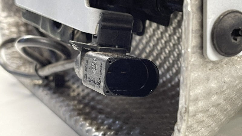 08-15 AUDI R8 SPYDER REAR CROSSMEMBER FRAME SUPPORT BRACKET HATCH LATCH LOCK OEM