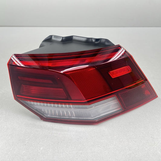 5H0 945 096 D / 5H0945096D 22-24 VOLKSWAGEN GOLF R MK8 RIGHT REAR OUTER TAILLIGHT TAIL LIGHT LAMP OEM