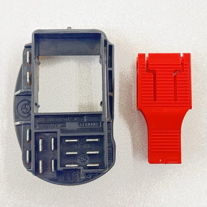 6 925 642 / 6925642 06-10 BMW M6 E63 E64 Reserve Spare Extra Fuse Carrier Housing 6925642 OEM