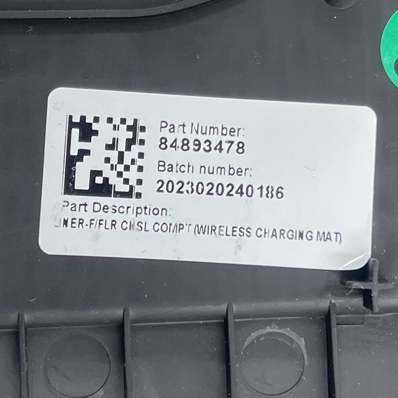 13556043 / 1355 6043 22-24 CADILLAC CT5 V BLACKWING CENTER CONSOLE WIRELESS PHONE CHARGER W/ PAD OEM