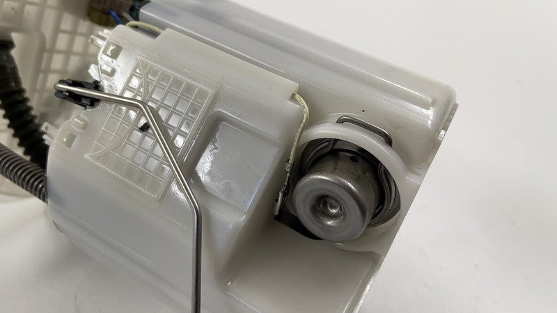 13584281 10-15 CHEVROLET CAMARO SS GAS TANK FUEL PUMP SENDING UNIT DELIVERY 13584281 OEM