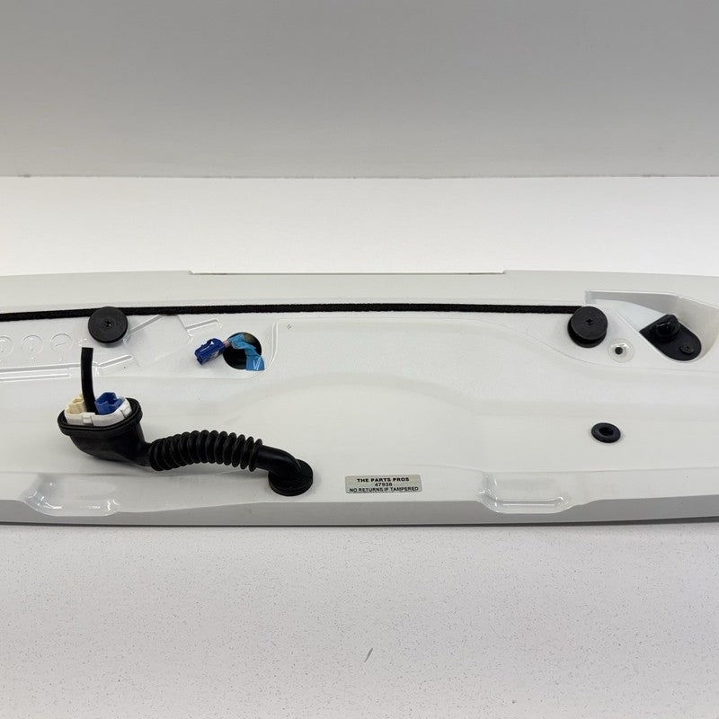 82819-48280 / 82819 48280 / 8281948280 08-13 Toyota Highlander Rear Tailgate Spoiler Wing W/ Third Brake Light OEM