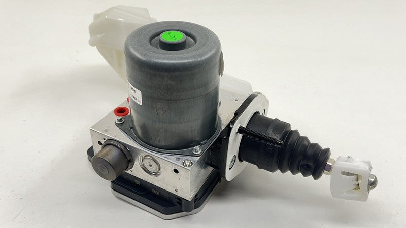 85106183 / 8510 6183 22-24 CADILLAC CT4 V BLACKWING ABS PUMP ANTI BRAKE LOCK PUMP MODULE 85106183 OEM