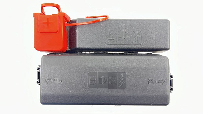 22-24 CADILLAC CT4 V BLACKWING ENGINE BAY FUSE RELAY JUNCTION BOX MODULE OEM