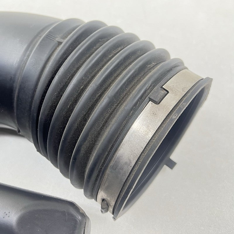 92196314 10-15 CHEVROLET CAMARO SS AIR INTAKE RESONATOR PIPE TUBE DUCT HOSE 92196314 OEM