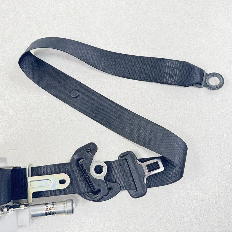 7AA110-P / 7AA110 P / 7AA110P 23-25 TOYOTA PRIUS PASSENGER RIGHT FRONT SEATBELT SEAT BELT RETRACTOR BLACK OEM