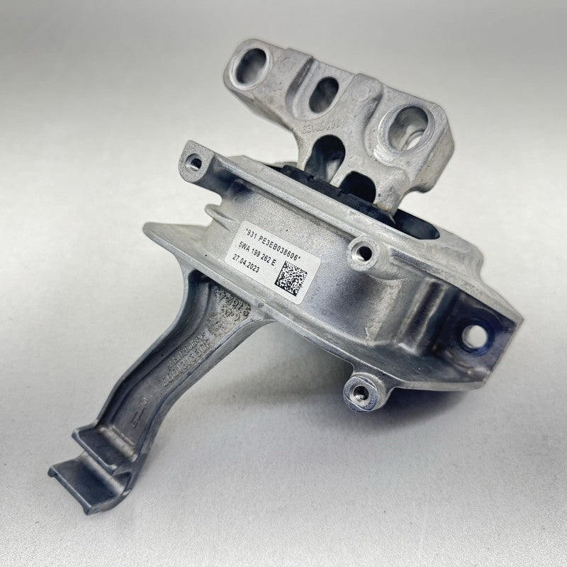5WA-199-262-E / 5WA 199 262 E / 5WA199262E 22-25 VOLKSWAGEN GOLF R MK8 RIGHT MOTOR ENGINE MOUNT SUPPORT BRACKET OEM